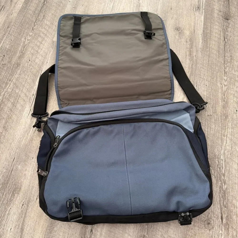 Jansport Messenger Bag Adjustable Crossbody Strap Travel Zippers Laptop Sleeve